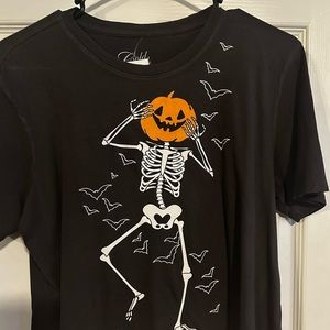 Halloween Graphic T sz small